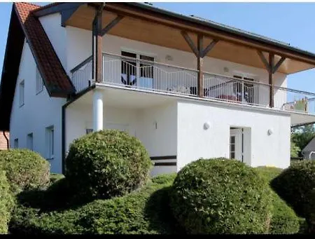 House Natalie Gyenesdias